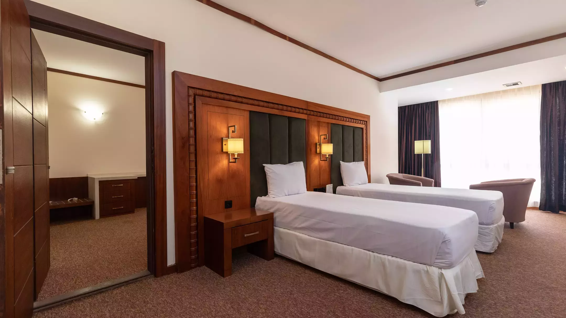 Alibaba https://cdn.alibaba.ir/ostorage/hotel-accommodation-images/670533b7299de7a7748d28c0_66e9512179e696602f42e412_هتل پانوراما - اتاق چهارتخته کانکت (1).webp